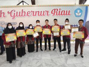 Delapan Siswa/i MAN 2 Kota Pekanbaru Terima Penghargaan dari Gubernur Riau